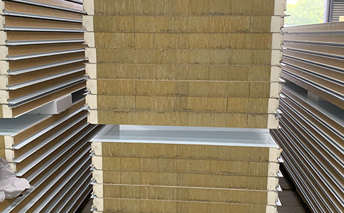 怎樣才能選擇到優(yōu)質(zhì)的隱藏式橫鋪巖棉夾芯板呢？